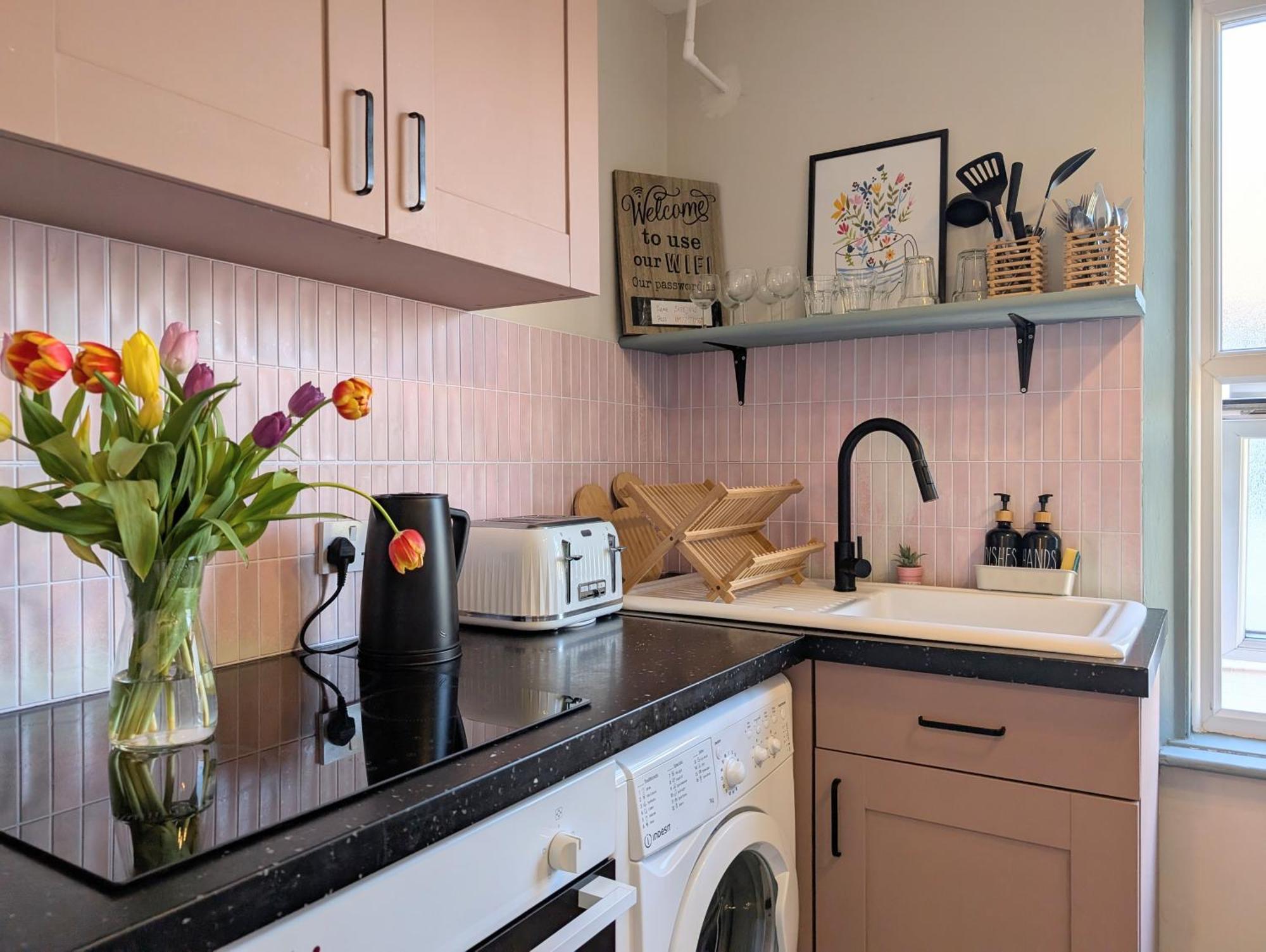 Peacehaven Retreat - 4 Minutes From The Beach! Pet Friendly! Weymouth Exterior foto